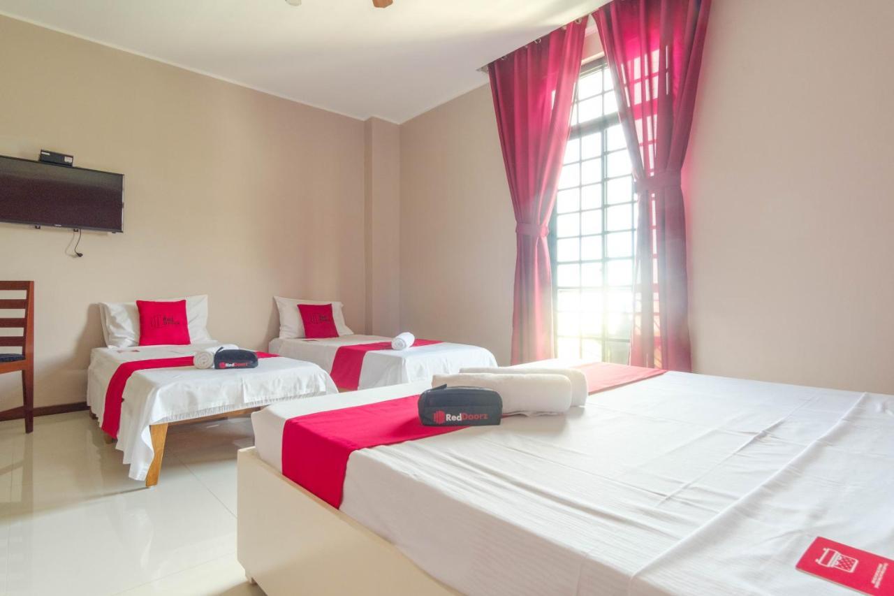 Reddoorz Plus @ West Nautical Road Puerto Galera Ngoại thất bức ảnh