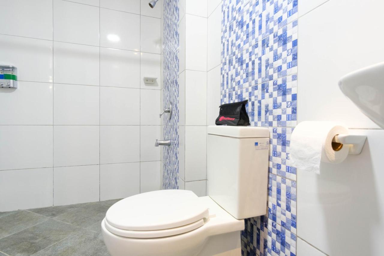 Reddoorz Plus @ West Nautical Road Puerto Galera Ngoại thất bức ảnh