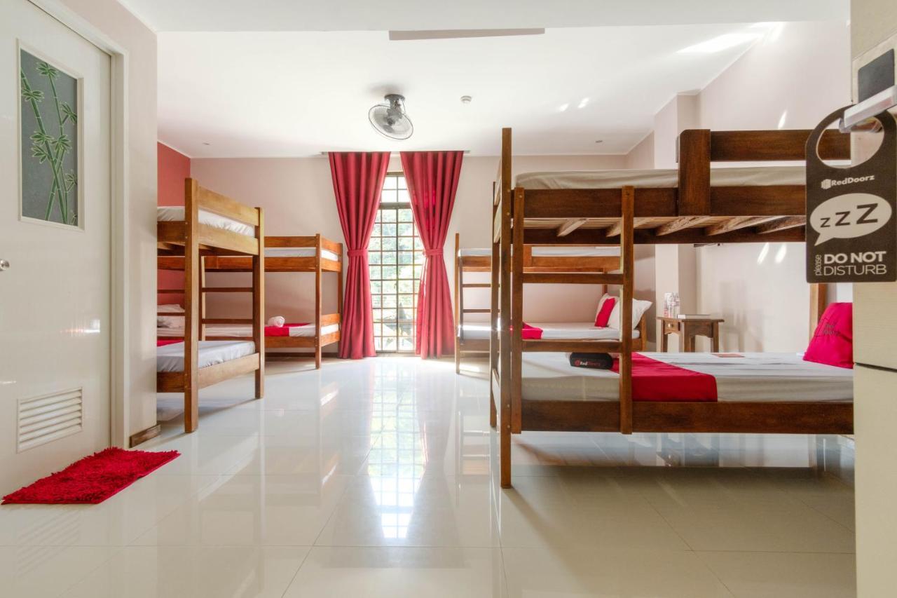 Reddoorz Plus @ West Nautical Road Puerto Galera Ngoại thất bức ảnh