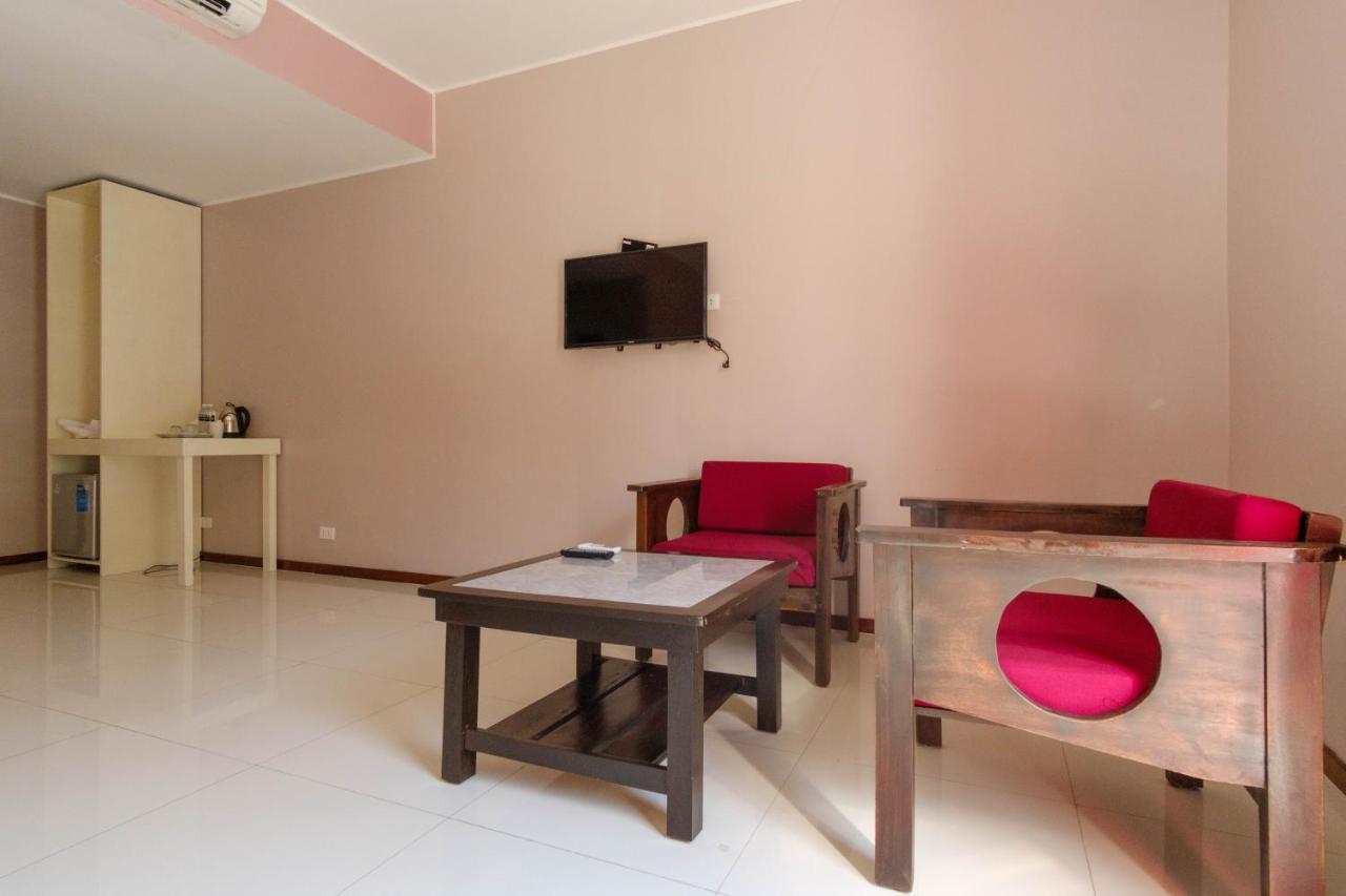 Reddoorz Plus @ West Nautical Road Puerto Galera Ngoại thất bức ảnh